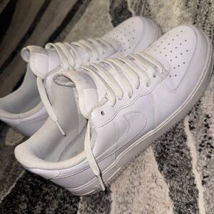 Classic Airforce 1’s White Sneakers